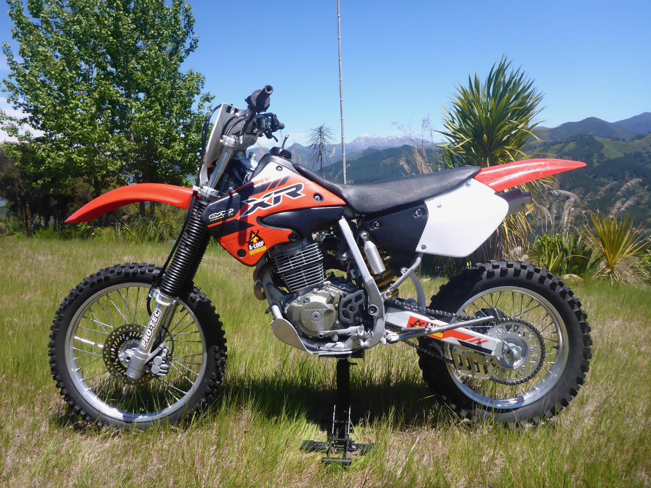 XR250R and XR400R Seat/Tank kit 